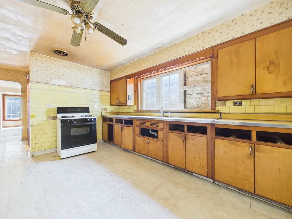 5208 South Long Avenue Chicago IL 60638