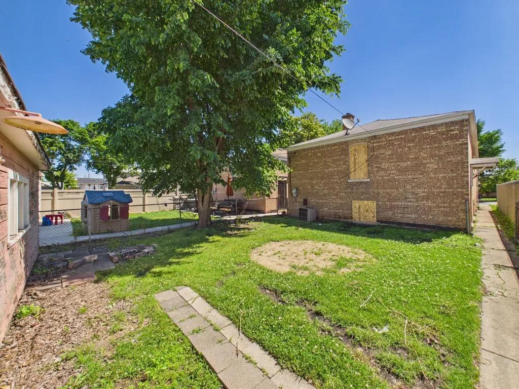 5208 South Long Avenue Chicago IL 60638