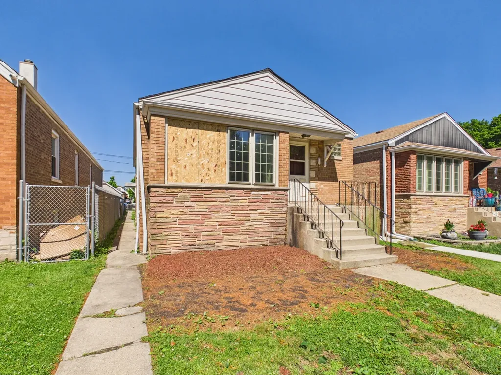 5208 South Long Avenue Chicago IL 60638