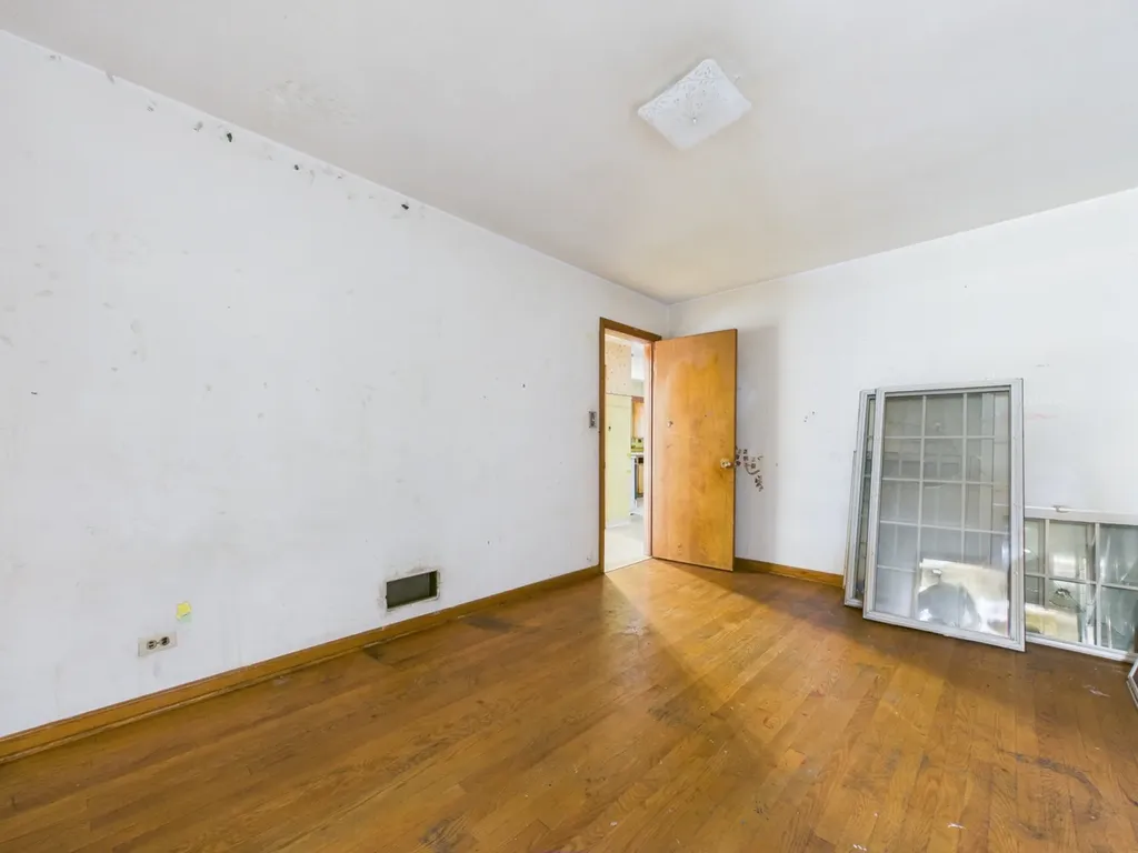 5208 South Long Avenue Chicago IL 60638