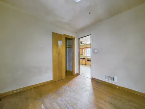 5208 South Long Avenue Chicago IL 60638