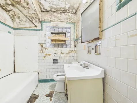5208 South Long Avenue Chicago IL 60638