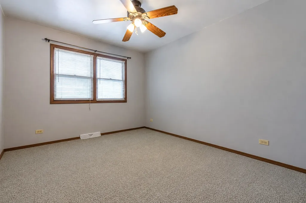 793 Santa Fe Court Carol Stream IL 60188