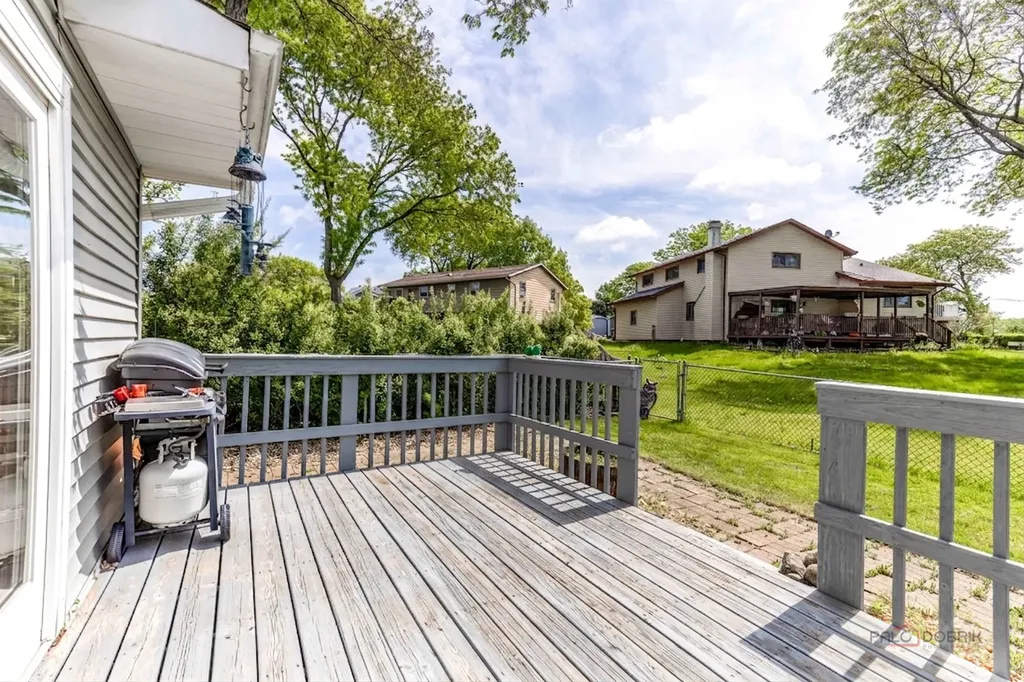 793 Santa Fe Court Carol Stream IL 60188