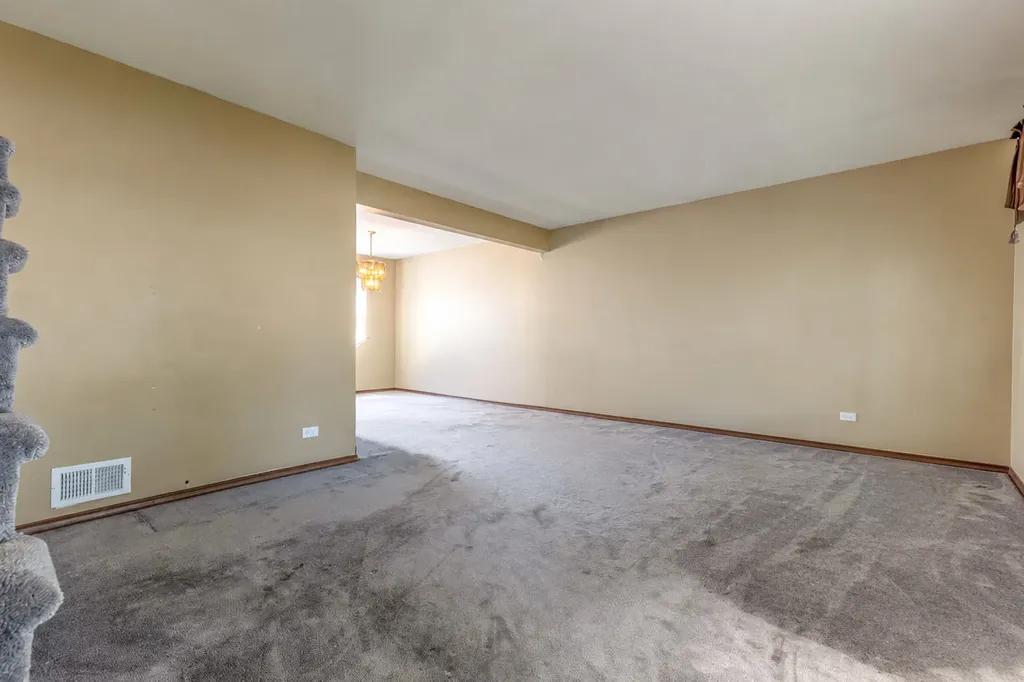 793 Santa Fe Court Carol Stream IL 60188