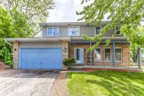 793 Santa Fe Court Carol Stream IL 60188