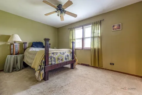 793 Santa Fe Court Carol Stream IL 60188