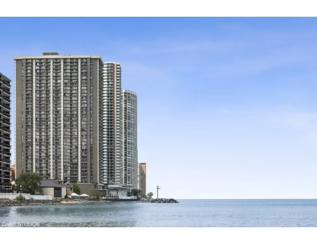 6007 North Sheridan Road Chicago IL 60660