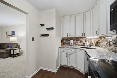 607 West Central Road Mount Prospect IL 60056