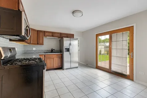 110 North Oak Lane Glenwood IL 60425