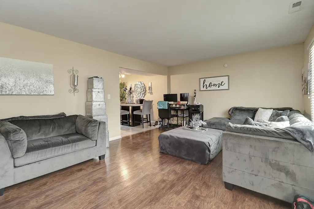 440 Wright Court Bolingbrook IL 60440
