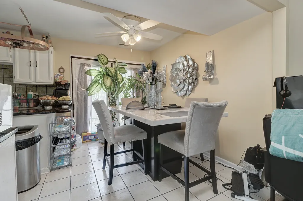 440 Wright Court Bolingbrook IL 60440