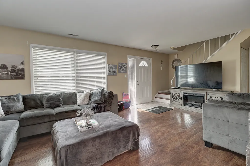 440 Wright Court Bolingbrook IL 60440