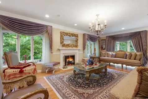 9336 Falling Waters Drive W Burr Ridge IL 60527