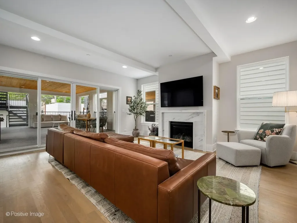 1938 North Sawyer Avenue Chicago IL 60647