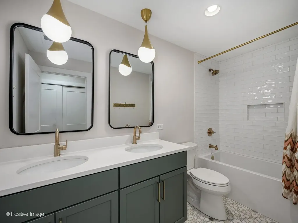 1938 North Sawyer Avenue Chicago IL 60647