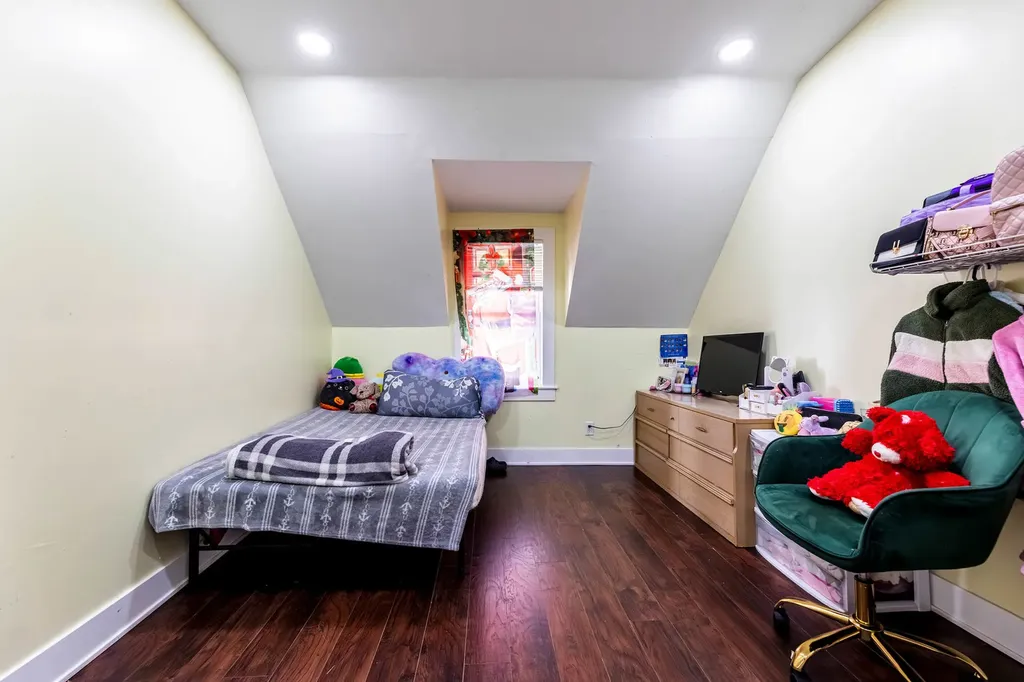 5737 South Laflin Street Chicago IL 60636
