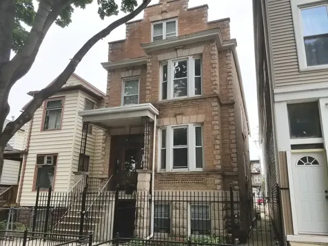 2102 West Barry Avenue Chicago IL 60618