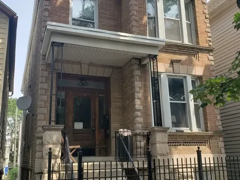 2102 West Barry Avenue Chicago IL 60618