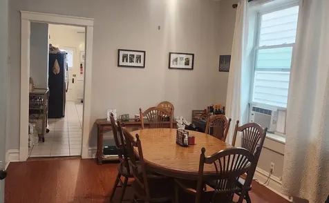 2102 West Barry Avenue Chicago IL 60618