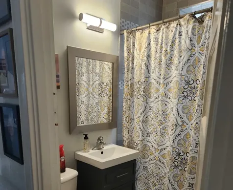 2102 West Barry Avenue Chicago IL 60618