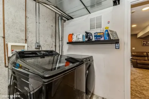 7206 Bradford Court Justice IL 60458