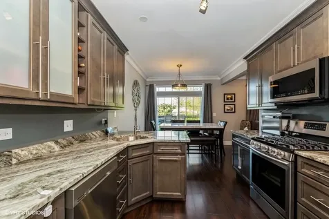 7206 Bradford Court Justice IL 60458