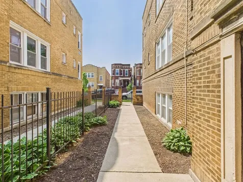 4338 West Kamerling Avenue Chicago IL 60651