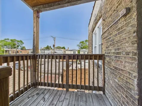 4338 West Kamerling Avenue Chicago IL 60651