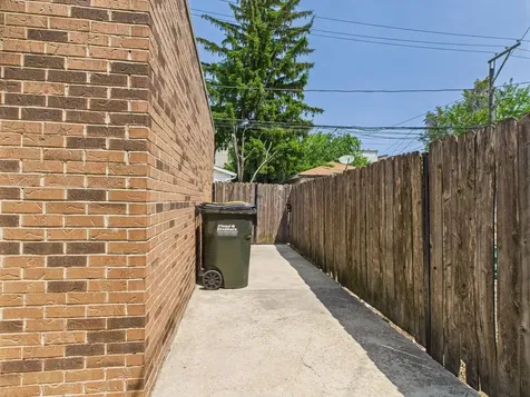 4338 West Kamerling Avenue Chicago IL 60651