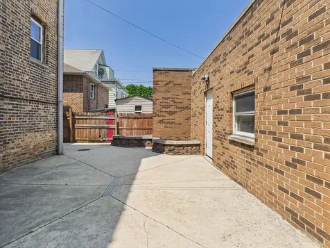 4338 West Kamerling Avenue Chicago IL 60651