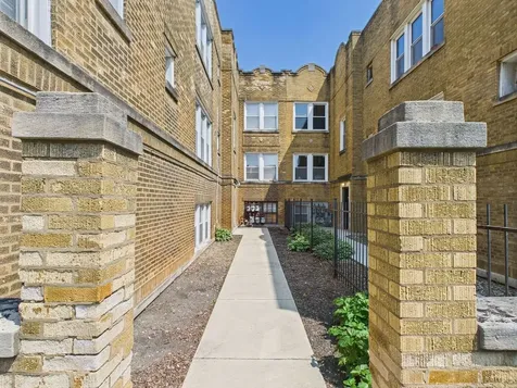 4338 West Kamerling Avenue Chicago IL 60651