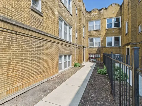4338 West Kamerling Avenue Chicago IL 60651