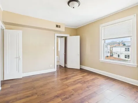 4338 West Kamerling Avenue Chicago IL 60651