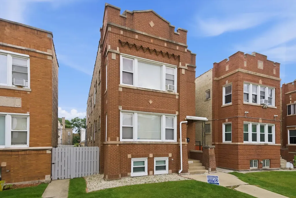 5105 West Altgeld Street Chicago IL 60639