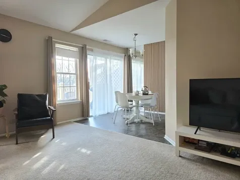 1914 Quaker Hollow Lane Streamwood IL 60107