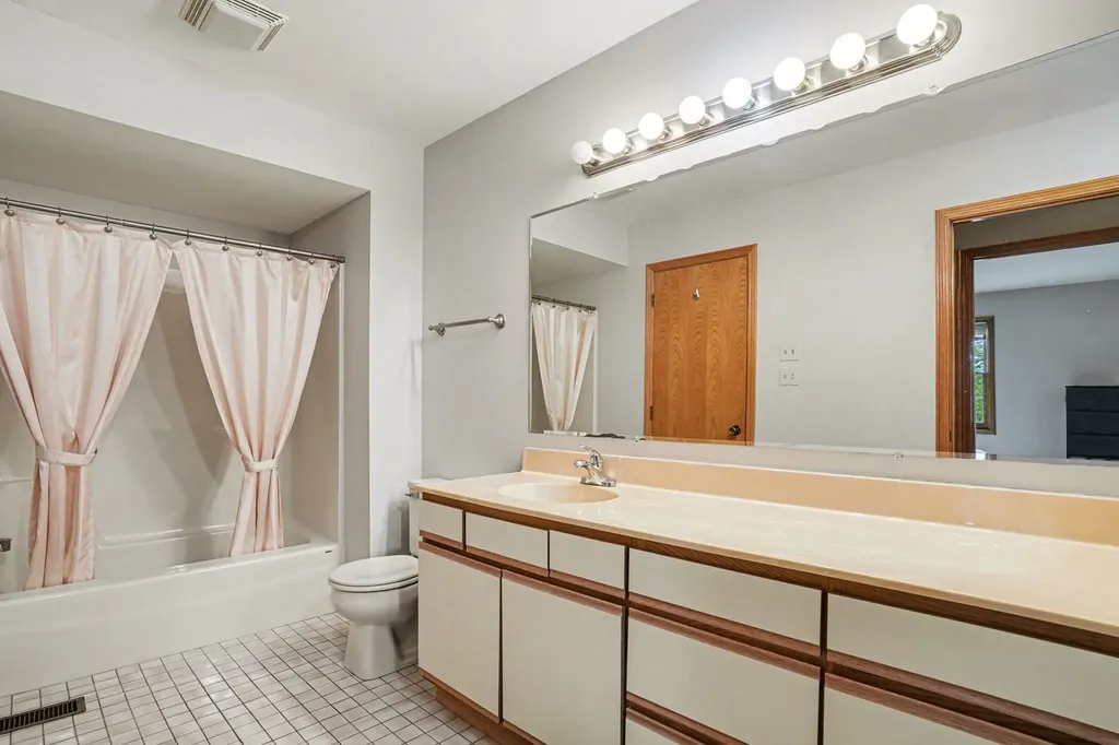 10021 Cambridge Court Mokena IL 60448