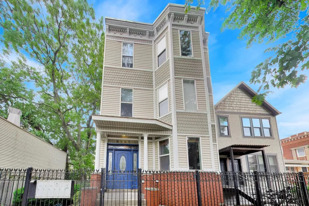 2141 North Point Street Chicago IL 60647