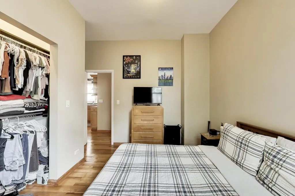 2141 North Point Street Chicago IL 60647