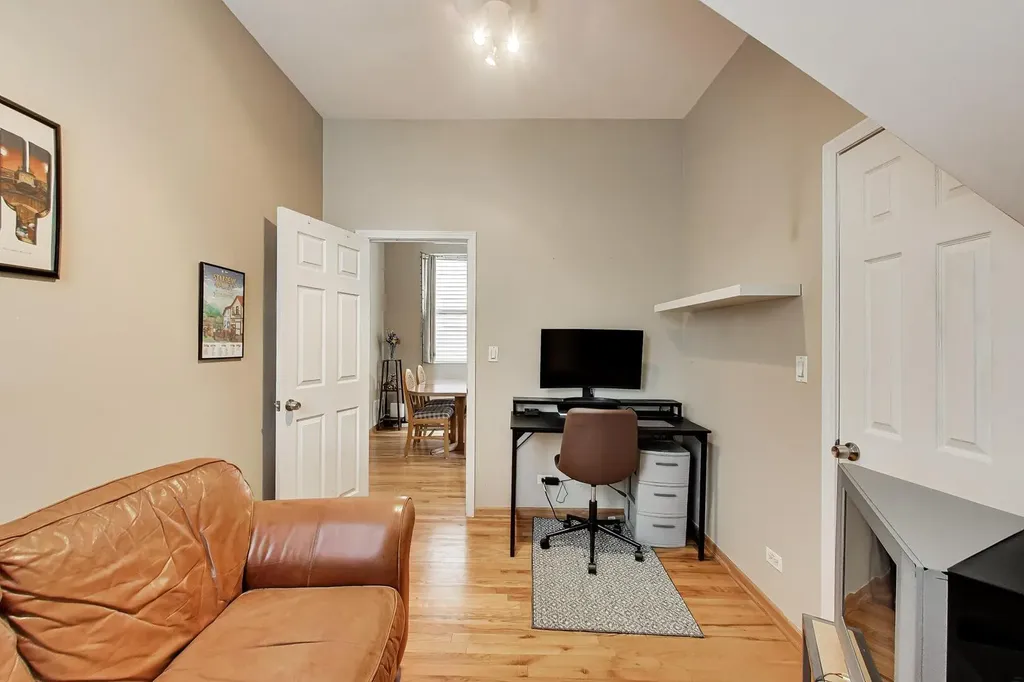 2141 North Point Street Chicago IL 60647