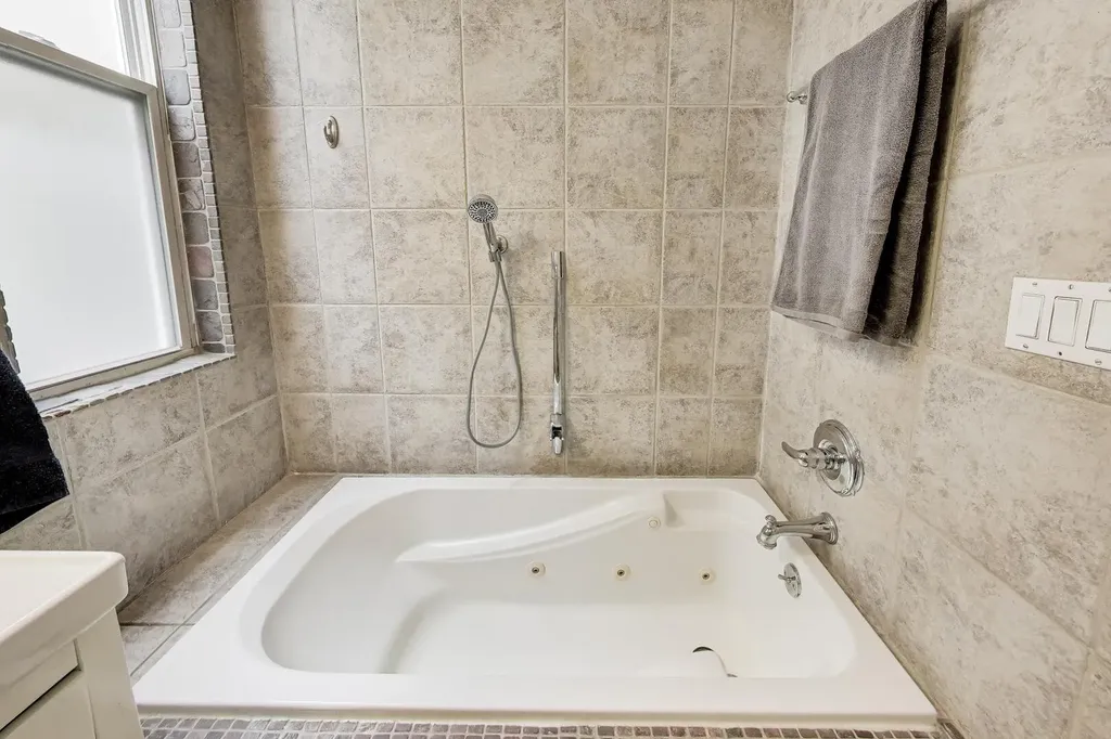 2141 North Point Street Chicago IL 60647