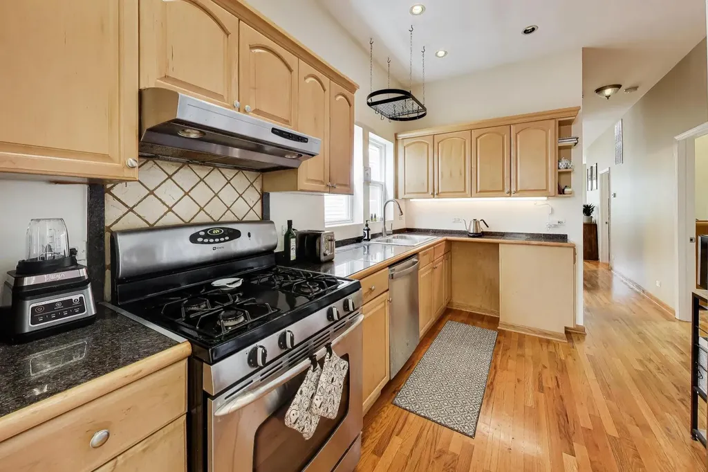 2141 North Point Street Chicago IL 60647