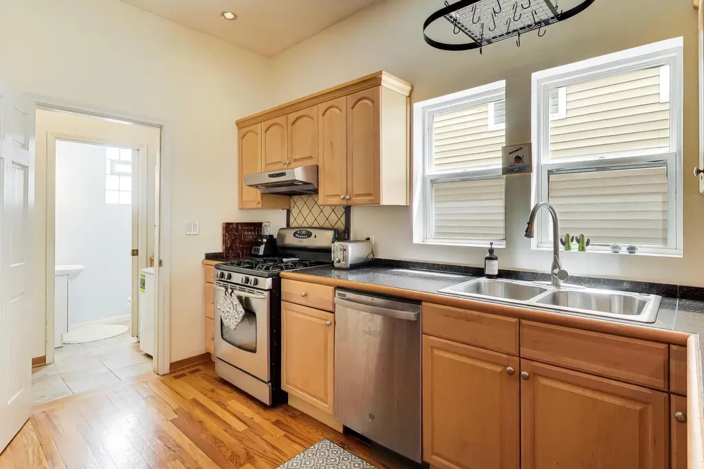 2141 North Point Street Chicago IL 60647