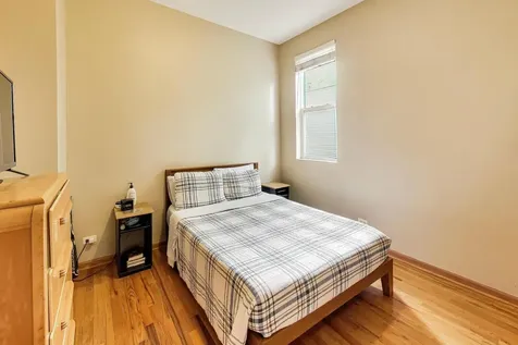2141 North Point Street Chicago IL 60647