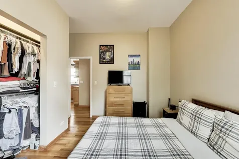 2141 North Point Street Chicago IL 60647