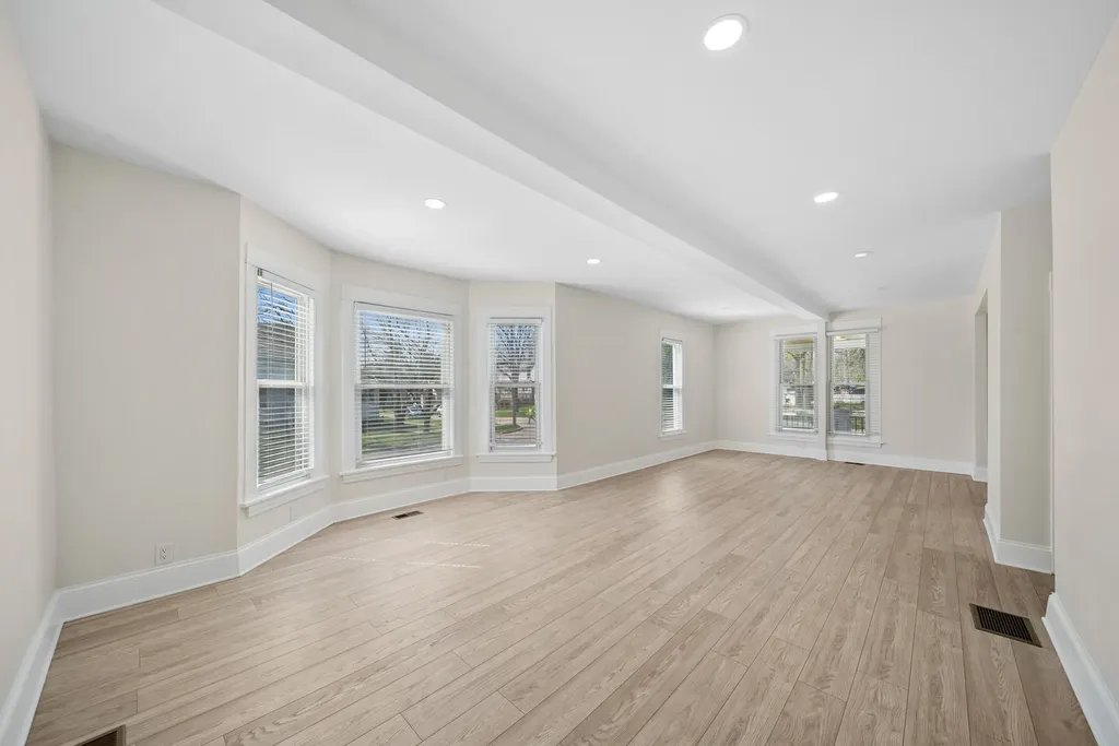 323 South Hale Street Wheaton IL 60187
