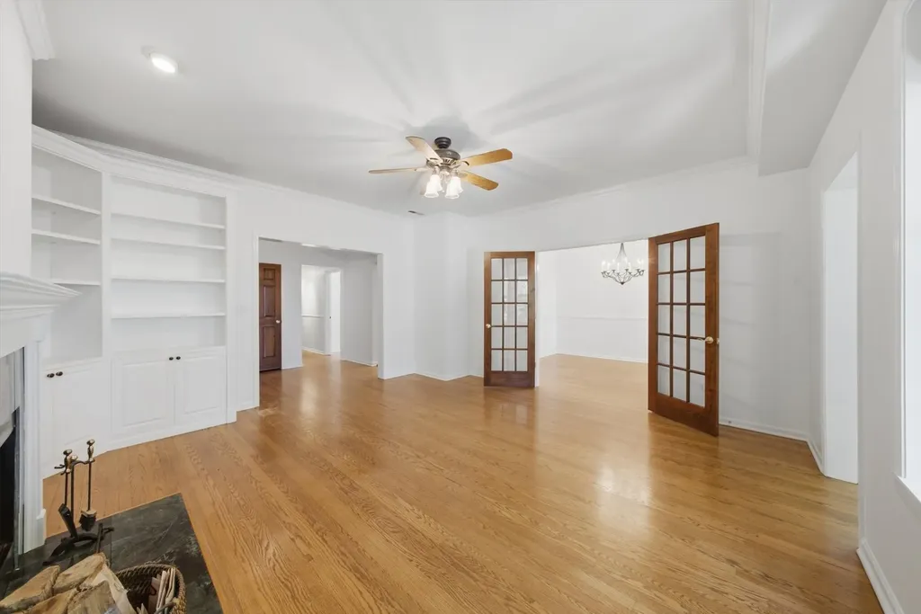 6143 North Glenwood Avenue Chicago IL 60660