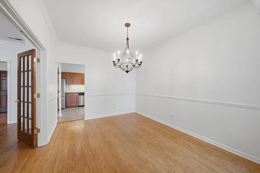 6143 North Glenwood Avenue Chicago IL 60660