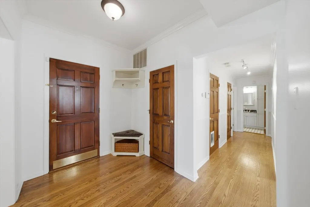 6143 North Glenwood Avenue Chicago IL 60660