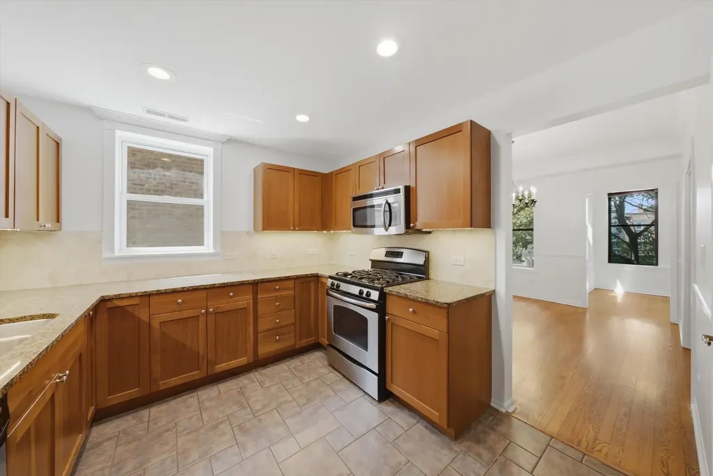 6143 North Glenwood Avenue Chicago IL 60660